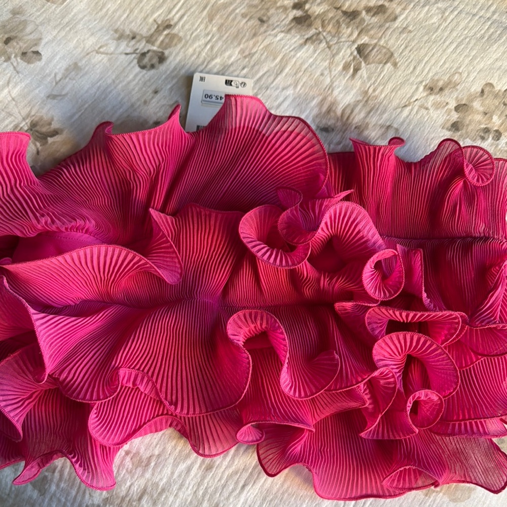 Elegant Pink Ruffled tube top